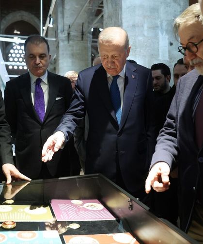 Cumhurbaşkanı Erdoğan, ‘Muhteşem Cep Saatleri Koleksiyonu' sergisini gezdi