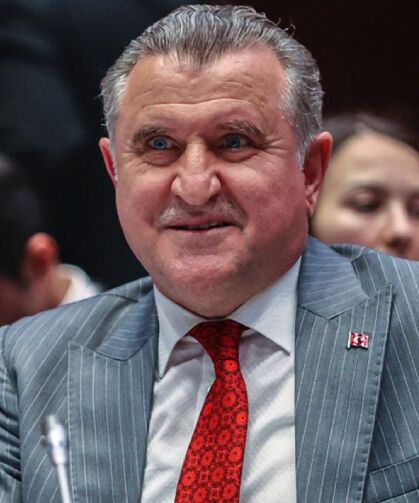 Bakan Bak resmen açıkladı: Formula 1 Türkiye takvimi ve detayları belli oldu!