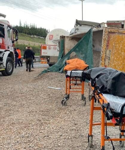 TEM'de feci kaza! 2 kişi hayatını kaybetti