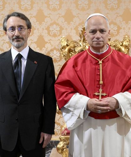Fahrettin Altun Vatikan'da: Papa'ya güven mektubu sundu