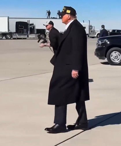 Dünyanın konuştuğu video:Trump'ın arkasındaki siyah kutunun sırrı!