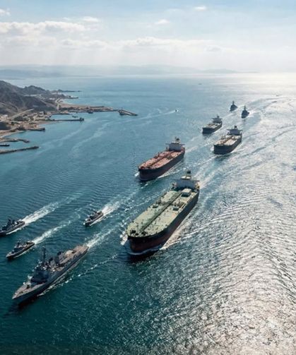 Ateşkes sonrası ilk gemi Hürmüz Boğazı'ndan geçti!