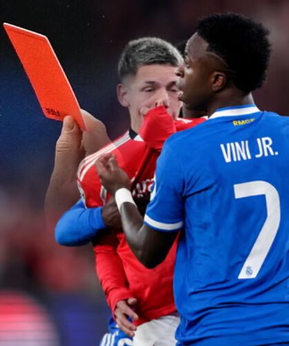 Futbolda devrim niteliğinde karar: Ağzını kapatarak konuşana direkt kırmızı kart gösterilecek!