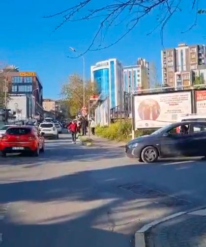 Maltepe'de trafik kavgası: Sürücüyü darbedip motosikletini alıkoydular