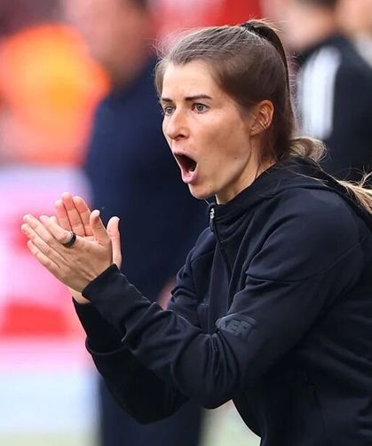 Kadın teknik direktörün tarihi ilk maçı hayal kırıklığıyla başladı...