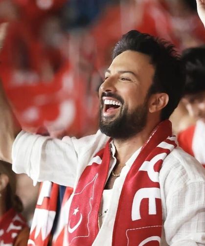 Tarkan’dan milli heyecanı yükselten mesaj: Yeni marş yolda mı?