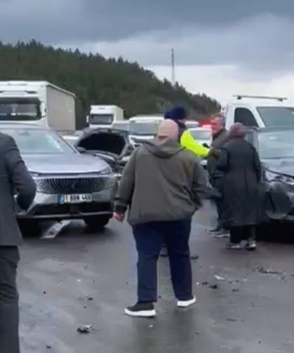 TEM Otoyolu'nda feci kaza! Çok sayıda yaralı var