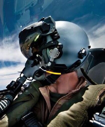 Gökyüzünde "selfie" skandalı: İki savaş uçağı pilotu fotoğraf çekerken çarpıştı!