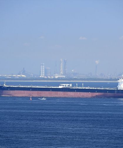 Japonya'ya ait ham petrol tankeri ENEOS DREAM Tokyo Körfezi'ne girdi
