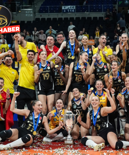 Sezonu 3 kupa ile kapatan VakıfBank’ın pembe yastık sırrı!