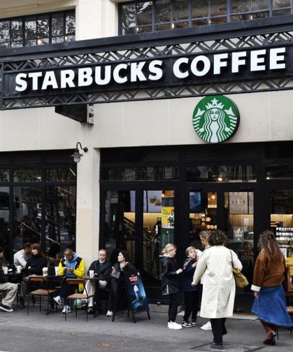 Starbucks maliyeti düşürmek amacıyla 300 çalışanını işten çıkarıyor