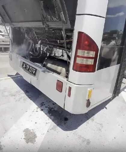 İstanbul’da seyir halindeki metrobüste yangın çıktı