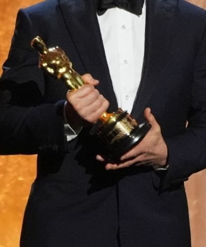 Ünlü yönetmene büyük şok: Oscar ödülü uçakta kayboldu!