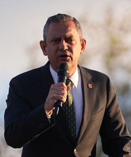 CHP lideri Özel'den çağrı: Bu akşam herkesi direnmeye davet ediyorum