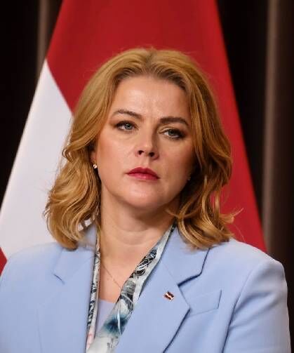 Letonya'da seçime aylar kala siyasi deprem! Başbakan istifa etti