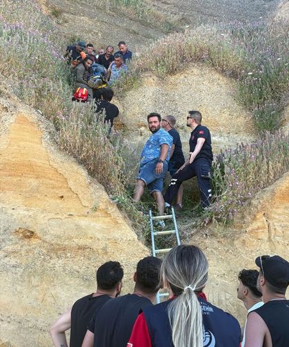 İstanbul'da yamaç paraşütü yapan 2 kişi kayalıklara çarparak yaralandı