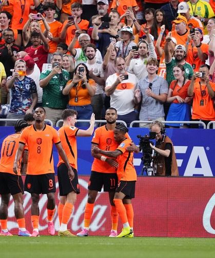 Hollanda İsveç'i 5 golle yendi