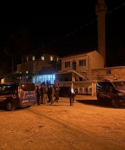 Kayseri'de cami girişinde bıçaklı dehşet: 2 ölü