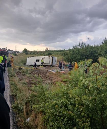 Isparta’da tur minibüsü kaza yaptı: Şarampole yuvarlanan minibüste 4 kişi öldü, 16 yaralı