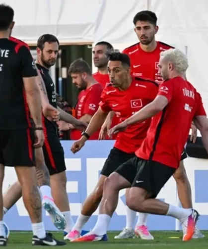 AK Parti, Milli Takım ve taraftarlara şarkı yaptı