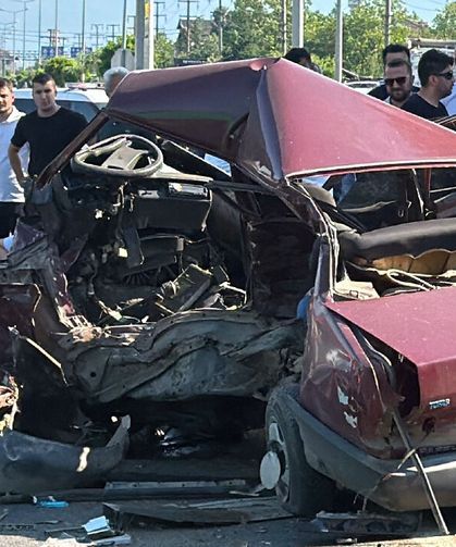 Milletvekilinin kullandığı araç kazaya karıştı: Araçlar paramparça oldu