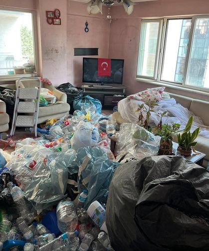 Osmangazi'de çöp eve müdahale: Tonlarca atık tahliye edildi