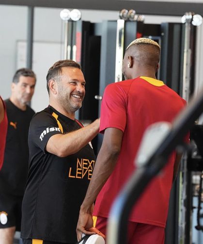 Galatasaray, sabah salonda, akşam sahada çalıştı