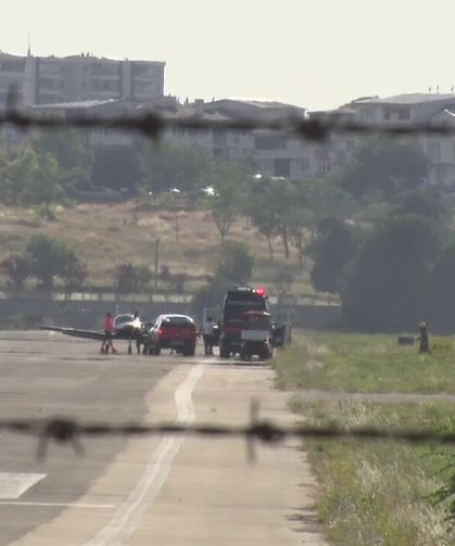 Yunuseli Havaalanı'nda gergin anlar: Uçağın tekerlekleri açılmadı