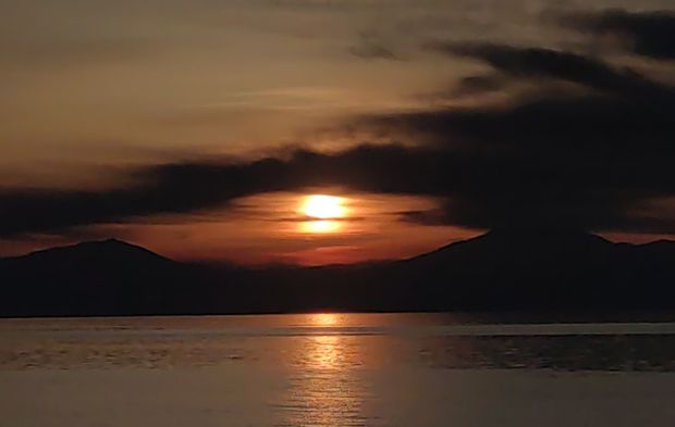 Van'da gökyüzünün eşsiz nöbet değişimi: Güneş yerini dolunaya bıraktı