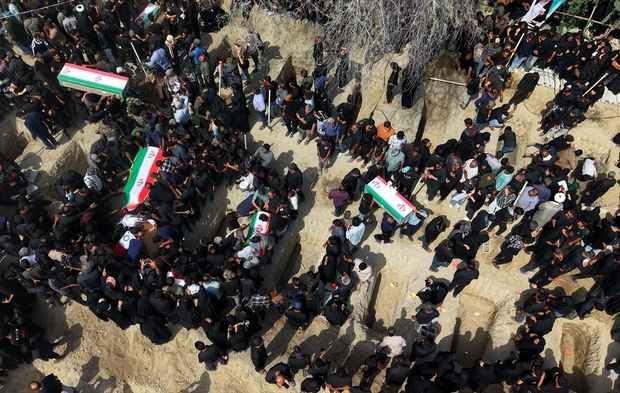 ABD-İsrail'in insanlık suçu: İlkokul saldırısında ölen çocuklar defnedildi