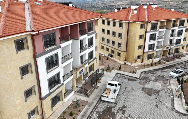 Nevşehir'de TOKİ konutları hak sahiplerine verildi