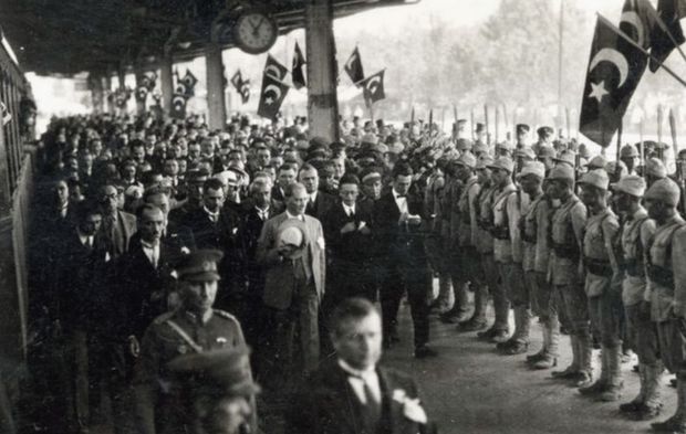 Ünlü isimlerden 19 Mayıs mesajları!