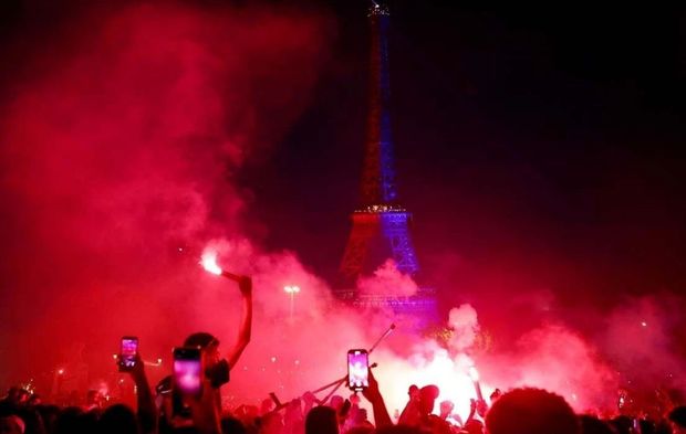PSG Şampiyonlar Ligi'ni kazandı, Paris karıştı! Onlarca taraftara gözaltı