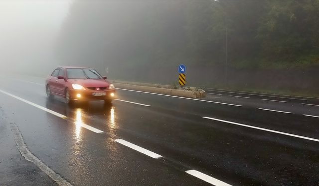 Bolu Dağı'nda sis ve sağanak etkili oluyor