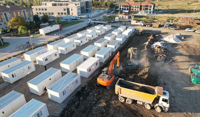 Sındırgı'da konteyner kent kurulumu tüm hızıyla sürüyor