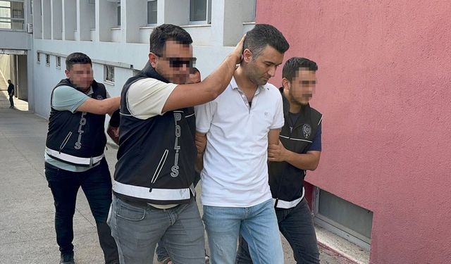 Hediye çiçeği teslim alırken, attığı imza hayatını kararttı