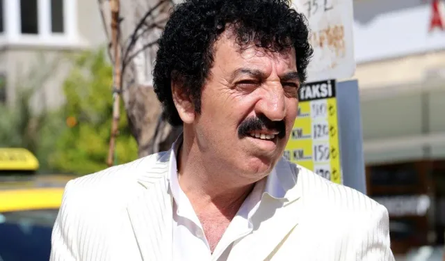 Taksim'de yürüyen Cevher Canses'in Müslüm Gürses’e benzerliği dikkat çekti