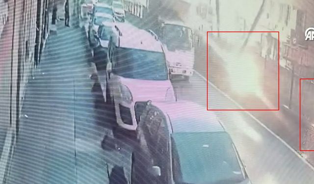 Bayrampaşa'da elektrik hattında patlamalar kamerada!