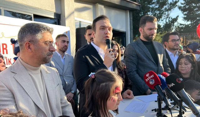 AK Parti Gençlik Kolları Başkanı İbiş: Türkiye, mazlum coğrafyaların çocukları için bir barış çağrısıdır