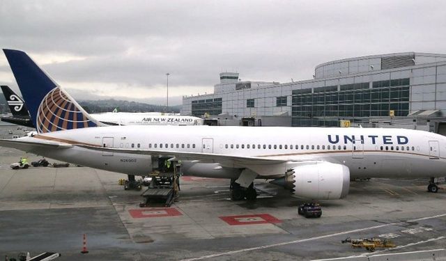 Uçakta bomba ihbarı: Uçuşlar bir süre durdu