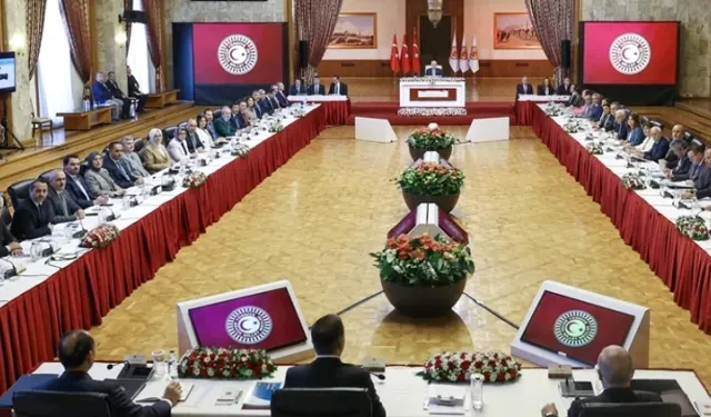 CHP'nin İmralı kararına DEM Parti'den tepki göstermişti