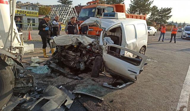 Bir aileyi yok eden kaza güvenlik kamerasında!