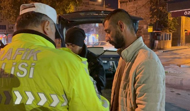 Polis kimlik istedi: Alkollü sürücü sosyal medyasını açtı