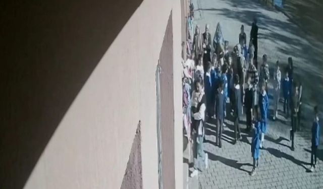 Boğazına şeker kaçan bebeği heimlich manevrası kurtardı