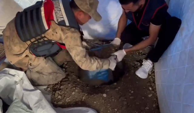 Deprem bölgesinde şok olay: Çadırda uyuşturucu kovası!