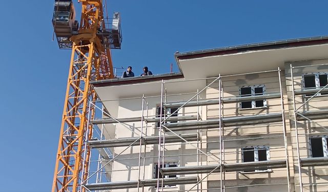 2 işçi intihara kalkıştı: Mesai arkadaşları çalışmaya devam etti