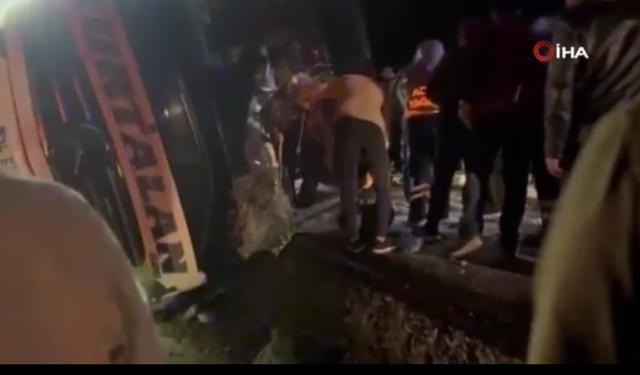 Kontrolden çıkan yolcu otobüsü devrildi: Yaralılar var!