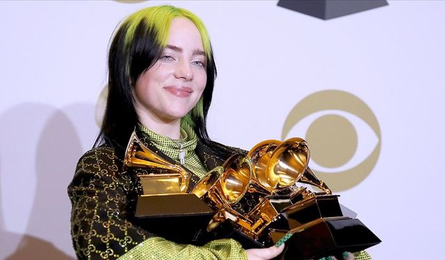 Billie Eilish Elon Musk'a yüklendi: Acınası korkak...