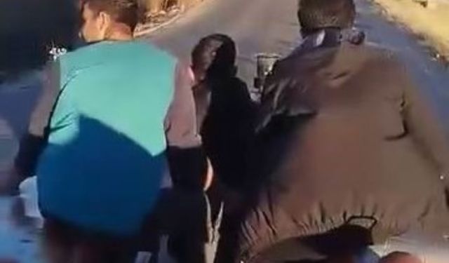 Yolculuklarını çekerken kaza yaptılar: O anlar kamerada