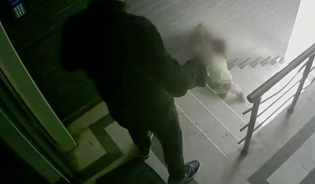 3 yaşındaki çocuğunu tekmeleyerek merdivenden iten baba: Evladım her şeyim